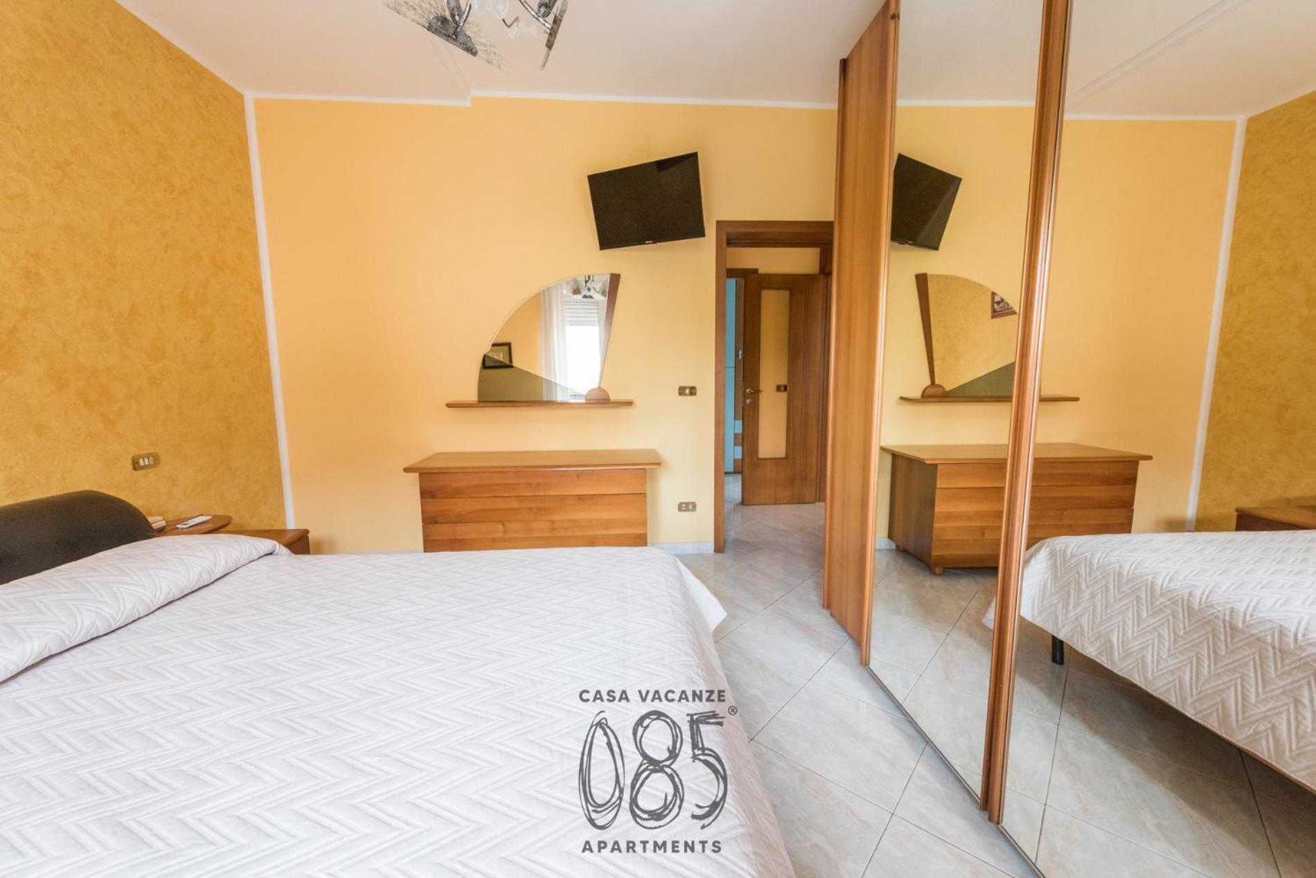 Apartment 085 *