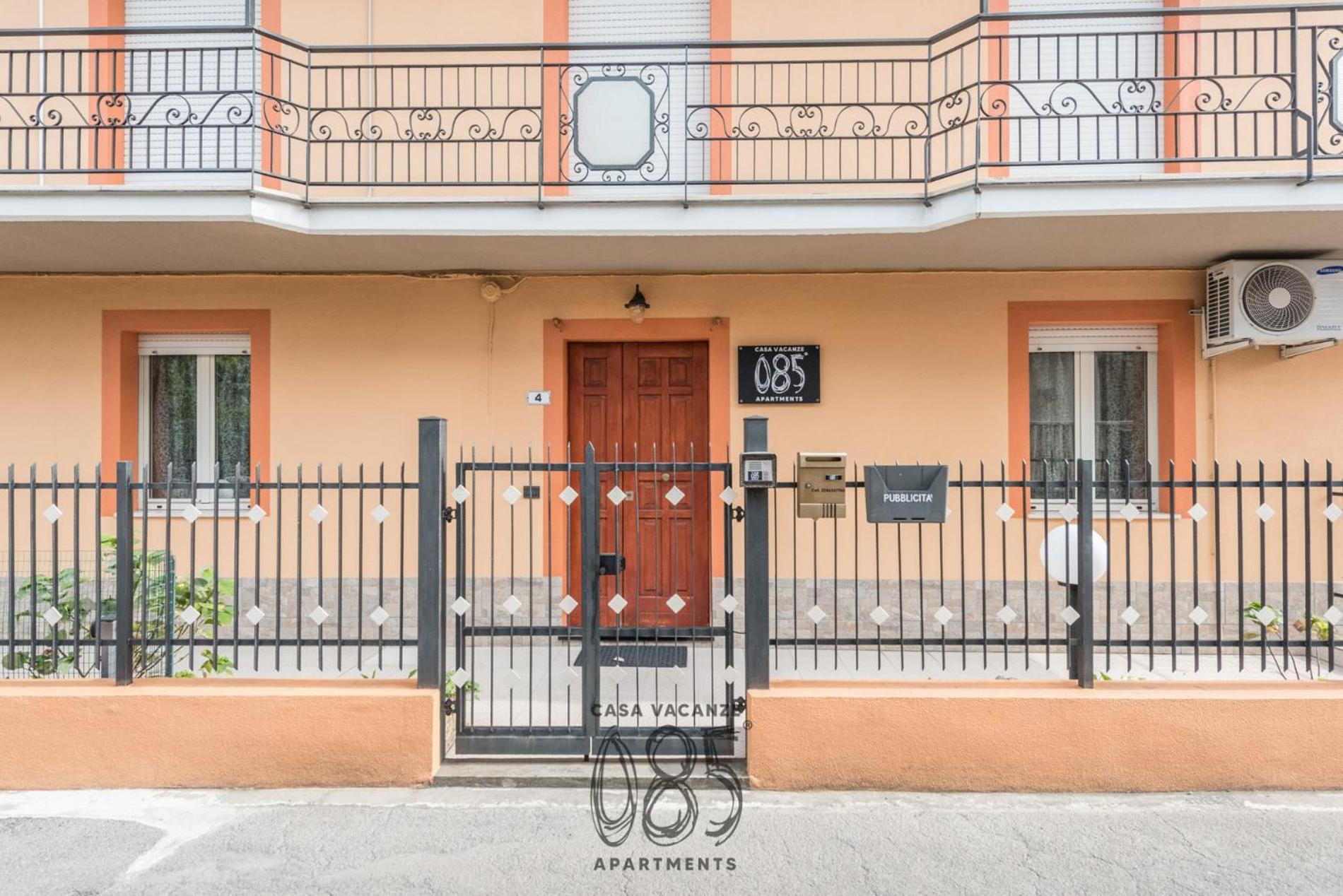 Apartment 085 *
